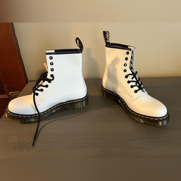 DR. Martens 1460 Smooth Leather Lace Up Boots NEW - Picture 5 of 9